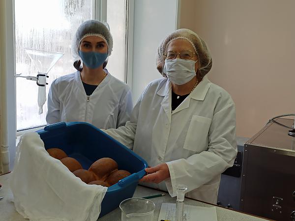 Приготовленный хлеб из пшеницы нового сорта Далира получил высокую оценку научных специалистов ДВНИИСХ