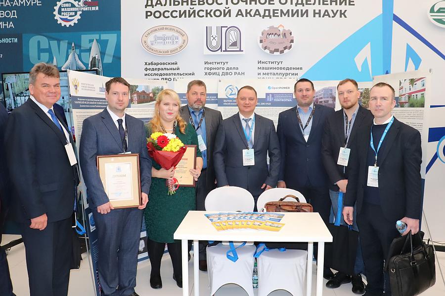 Участники V Общероссийского конгресса инженеров - сотрудники Института горного дела ДВО РАН и Института машиноведения и металлургии ДВО РАН