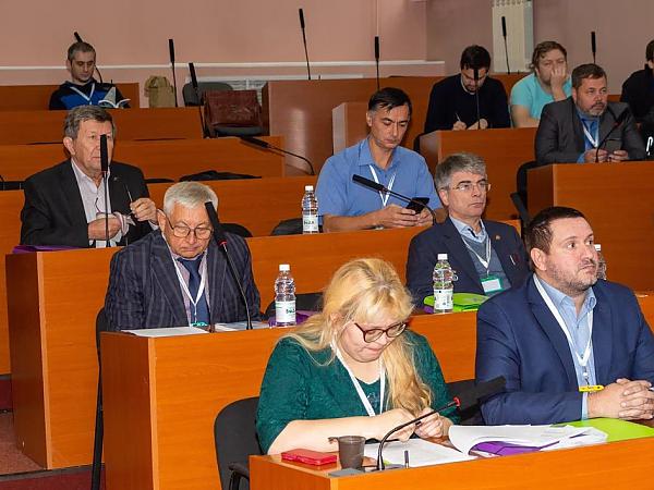 Участники пленарного заседания заслушали доклады ведущих ученых России