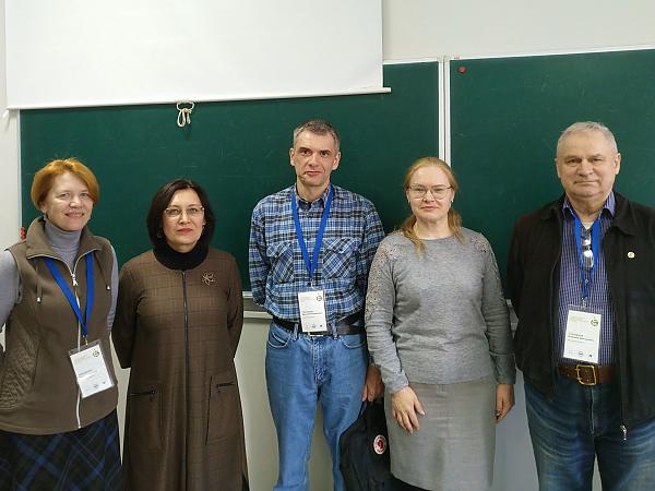 Сотрудники ВЦ ДВО РАН: слева направо -
М.Г. Насырова, Е.Н. Ломакина, Д.В. Прохоров, 
Е.П. Ушакова и В.Д. Степанов