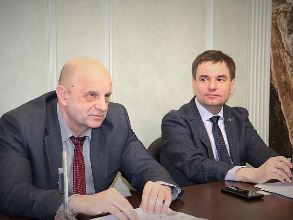Об основных направлениях деятельности научных институтов рассказали директор Института горного дела ДВО РАН А.Н. Шулюпин и врио директора Вычислительного центра ДВО РАН А.А. Сорокин