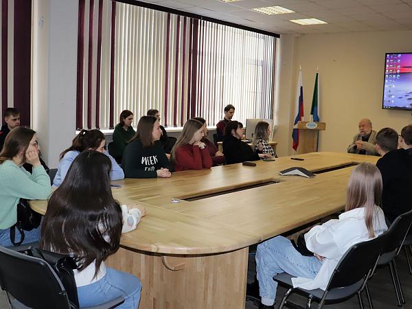 С приветственным словом к участникам встречи обратился научный руководитель ИВЭП ДВО РАН,​ 
член-корреспондент РАН, 
доктор биологических наук Б.А. Воронов 