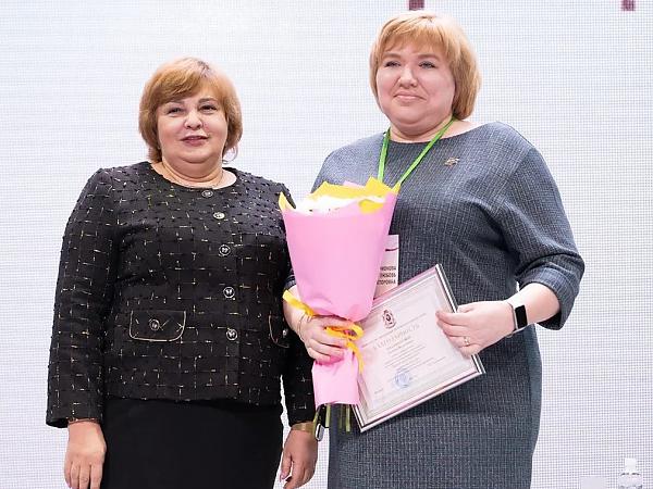 Вручение благодарности Министерства образования и науки края старшему научному сотруднику Вычислительного центра Л.В. Илларионовой