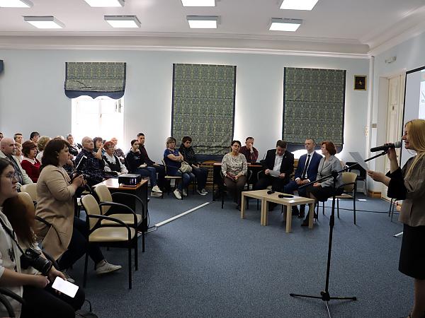 На открытии выставки-ярмарки 
в Дальневосточной научной библиотеке