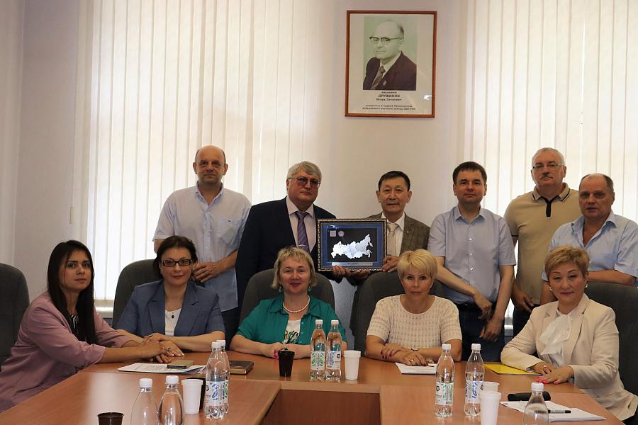 Участники заседания круглого стола