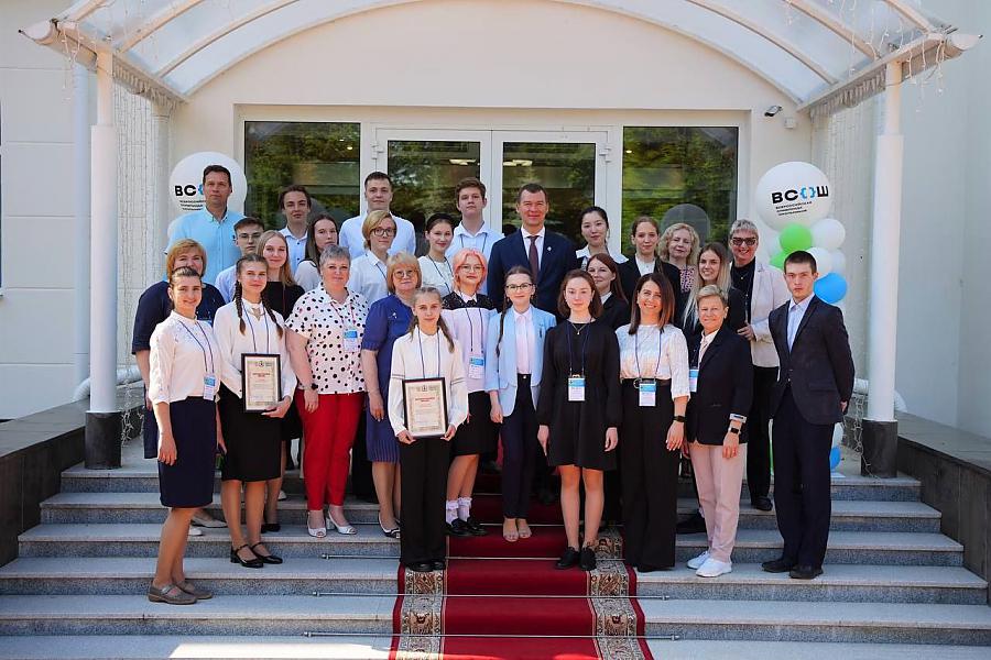 Глава региона на встрече с участниками Всероссийской олимпиады школьников и их наставниками 