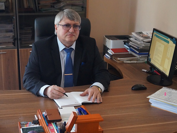 В рабочем кабинете