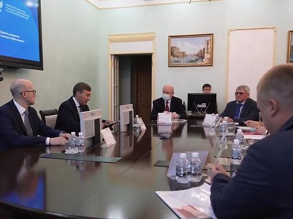 На встрече с министром науки и высшего образования России Валерием Фальковым 
и зампредом правительства края по социальным вопросам Евгением Никоновым 
