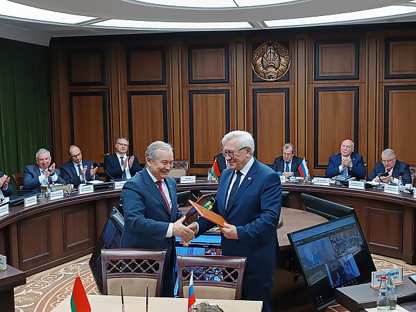 Подписание Дорожной карты 
по развитию сотрудничества 