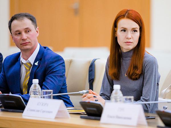 Председатель объединенного Совета молодых ученых ХФИЦ ДВО РАН, к.т.н. Наталья Варламова приняла участие в работе круглого стола
