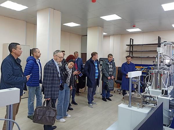 Участники конгресса посетили ЦКП «Центр исследования минерального сырья» 