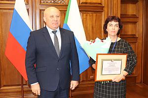 Награждение ведущего специалиста ИГД Т.Г. Калининой