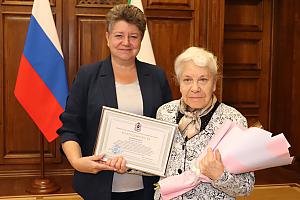 Награждение старшего научного сотрудника ИГД Т.С. Банщиковой