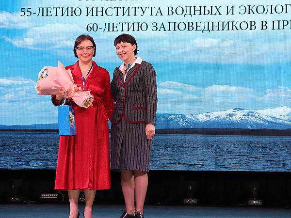 Председатель Законодательной думы И.В. Зикунова поздравила юбиляров