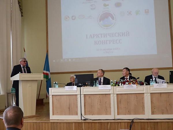 С приветственным словом выступил 
директор ХФИЦ ДВО РАН И.Ю. Рассказов