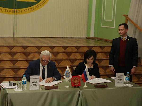Подписание соглашения о сотрудничестве ДВО РАН 
и правительства Приморского края