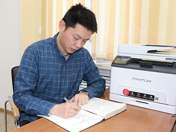 Аспирант ХНТУ Цинь Юйфэн