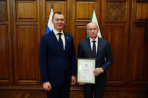 Награждение заместителя директора ВЦ ДВО РАН 
А.А. Поликутина