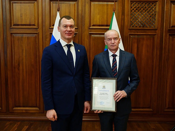 Награждение заместителя директора ВЦ ДВО РАН 
А.А. Поликутина