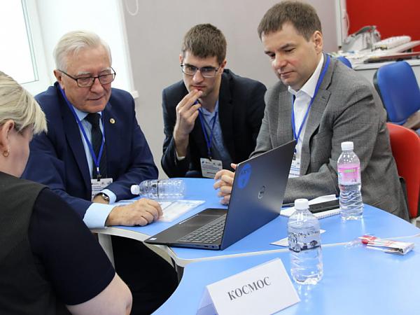 Работа секции «Космос»