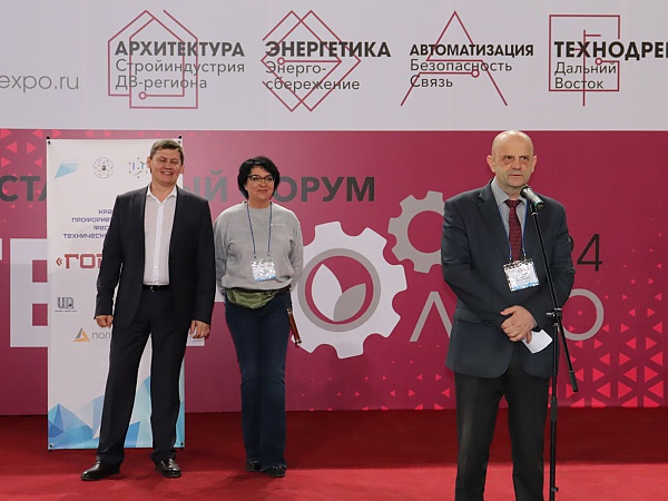 С приветственным словом 
к участникам фестиваля «Горный» выступил 
директор ИГД ДВО РАН А.Н. Шулюпин