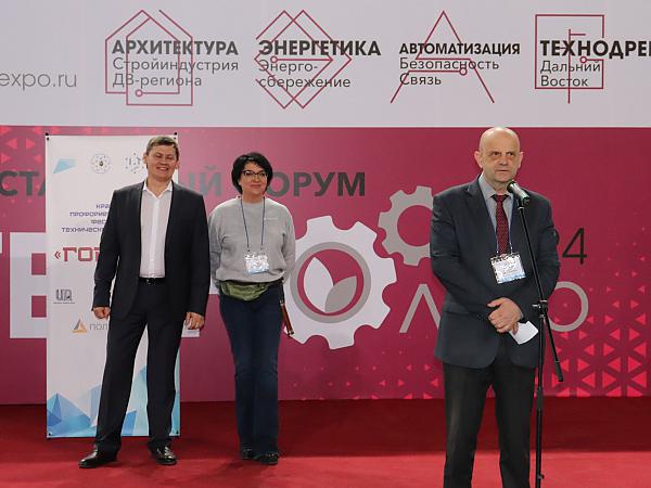 С приветственным словом 
к участникам фестиваля «Горный» выступил 
директор ИГД ДВО РАН А.Н. Шулюпин