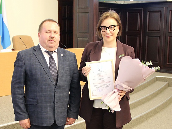 Награждение директора ИВЭП ДВО РАН
М.В. Крюковой