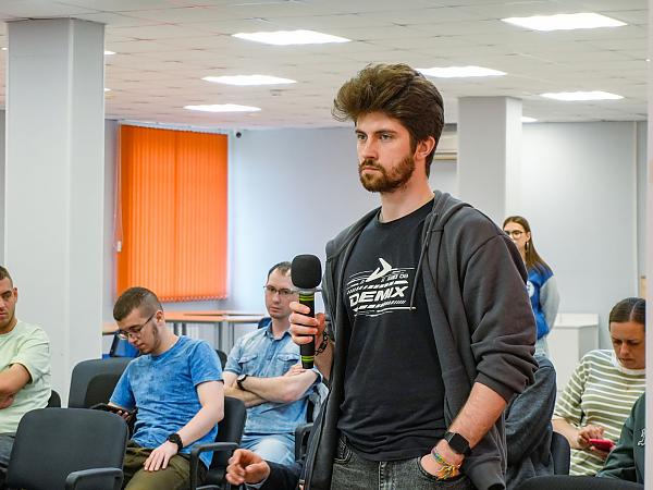 Инженер Вычислительного центра ДВО РАН 
Дмитрий Батяев