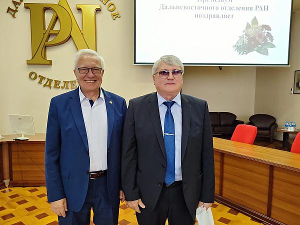 Председатель ДВО РАН Ю.Н. Кульчин поздравил академика РАН И.Ю. Рассказова