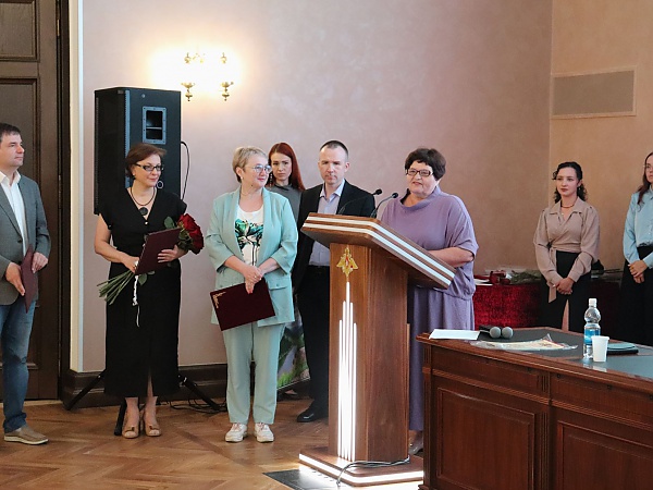 С юбилеем своих коллег поздравили 
представители ХФИЦ ДВО РАН