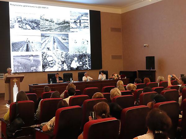 После торжественной части мероприятия ученые продолжили свою работу в рамках конференции