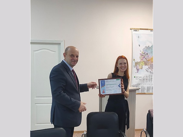 Награждение старшего научного сотрудника 
Н.Н. Варламовой