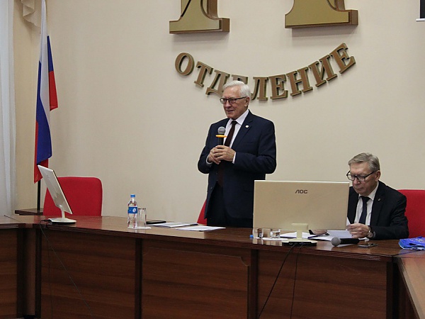 На открытии заседания президиума ДВО РАН