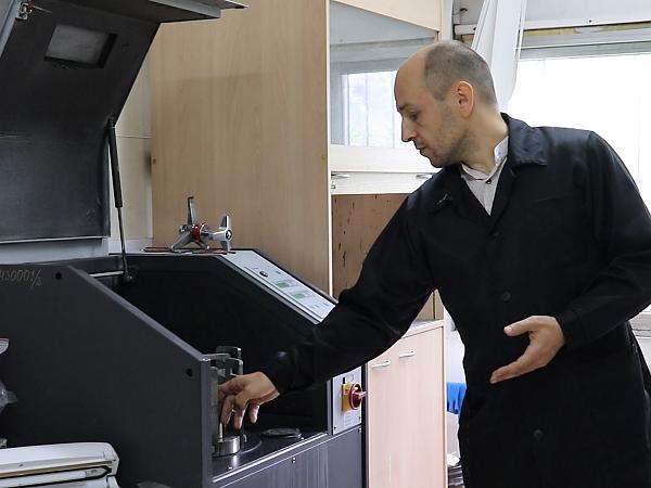 Заведующий лабораторией порошковой металлургии ИМ ДВО РАН М.И. Дворник