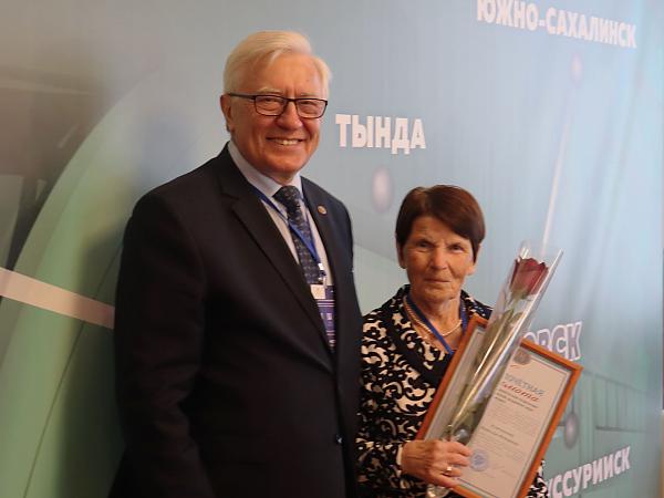 Почетной грамотой ДВО РАН награждена 
зам. директора ДВНИИСХ Н.Ф. Ключникова