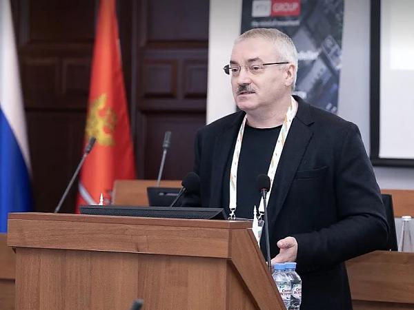 Заместитель директора по научной работе 
ХФИЦ ДВО РАН, доктор технических наук, 
профессор И.Н. Пугачёв