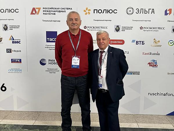 Замдиректора по научной работе ХФИЦ ДВО РАН 
И.Н. Пугачев и представитель АСМАП 
в г. Хабаровске М.В. Лобастов 